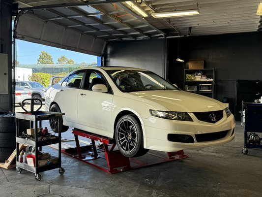 Acura and Honda - We specialize in Acura and Honda cars.