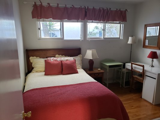 Happy AirBnB Recurring Service in Hermosa Beach! - Another fantastic client who kindly let us take some pictures of our work!  We come here often, as our client has a busy AirBnB business and she loves that we take the burden of worrying about making sure the place is prepared for her next booking!