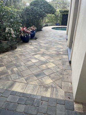 Driveway and Pool Deck - Pool deck installed using Park Plaza pavers Sierra color with Granite border, and driveway installed using Olde Towne pavers