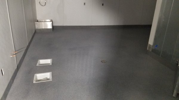 100% SOLIDS COLOR QUARTZ EPOXY FLOOR SYSTEM - Look if you are a  restaurant kitchens, schools, hospitals, food processing then you are going to have to a Quartz Floor.  As you can see in these pictures my guys are in the pictures.  Garage Floors 1 Day,  Creative Epoxy costing have never once done these types of floors as of 11/15/2022  how do I know because they ask me how to do them and I tell them not to do it.  It is not easy it takes years of training and Garage Floors 1 Day has only been in business 3 years.