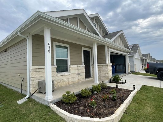 Standard install New build in Princeton Texas - This newly built home in Princeton Texas received our standard install package with 5 inch gutter and 2×3 inch downspouts.