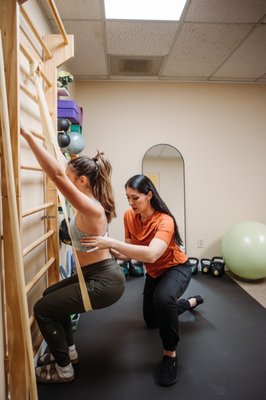 Scoliosis Schroth Therapy - European treatment method for S-curve, question mark, and single curve scoliosis, flat back, and hyperkyphosis spinal alignment deviations. Scoliosis Schroth Therapy - European treatment method for S-curve, question mark, and single curve scoliosis, flat back, and hyperkyphosis spinal alignment deviations.