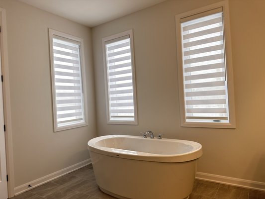 BATHROOM BLINDS - VONA blinds offering right options for the right location. Would you like yo have bright bathroom with full privacy options. Call us !!!