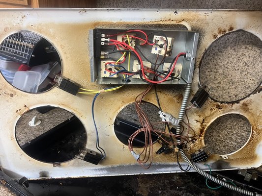 Cooktop - Electric Cooktop had burn switches