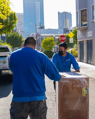 Helping Office Cleanout - Los Angeles - At Remoov we can help with both residential cleanouts, office liquidations and estate sales! Helping Office Cleanout - Los Angeles - At Remoov we can help with both residential cleanouts, office liquidations and estate sales!
