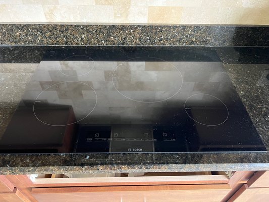 Bosch induction cooktop - The Bosch induction cooktop model NIT3065UC is showing an F0 error, and the right burners are not working. Replacing the circuit control board resolved the problem.