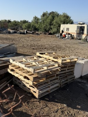 Junk removal of the desert - We specialize in helping you declutter and clear your wanted back space in your yard or garage! (760)464-5971 Junk removal of the desert - We specialize in helping you declutter and clear your wanted back space in your yard or garage! (760)464-5971