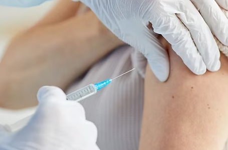 Ketamine IM - IM stands for intramuscular. This means the ketamine is injected directly into a muscle (usually the shoulder). Ketamine IM - IM stands for intramuscular. This means the ketamine is injected directly into a muscle (usually the shoulder).