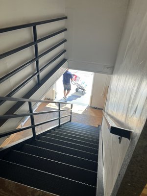 2nd story, 2 Bedroom Apartment. - We moved 2 bedroom apartment on the second story and was able to navigate all items safely to their new home. 2nd story, 2 Bedroom Apartment. - We moved 2 bedroom apartment on the second story and was able to navigate all items safely to their new home.