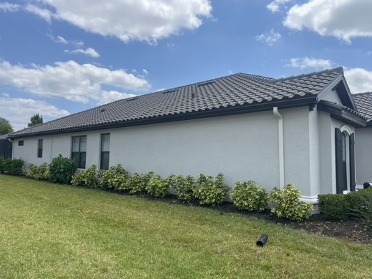 Job done in Azrio! - This was a job that owner wanted new seamless guttering! To keep the water away from his foundation!  That’s why you need gutters to keep your surrounding clean an dry! Give us a call for all your gutter needs!