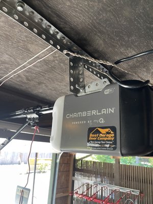 Belt drive installation in Lake Stevens - Is your garage door loud and squeaky? Maybe all you need is a tune up! But I’m this case josh need a new garage door
Opener. When garage door openers are coming to the end of their life they begin to vibrate and grind and are just obnoxiously loud. Update your garage door today with our quiet belt drive motors that come equip with smart phone control!