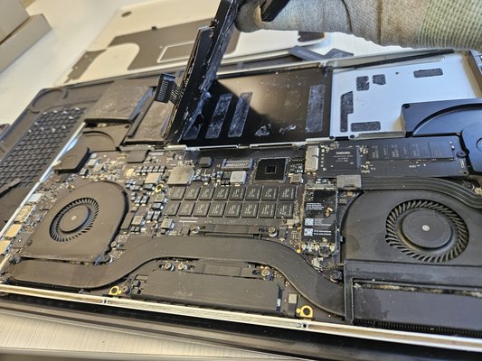 Macbook Battery Replacement - If your device isn't charging, there is an issue with one of the charging components. Contact Ubiselec today for fast and professional electronic help!