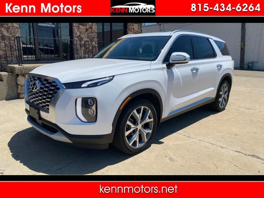 2020 Hyundai Palisade SEL - Step into luxury with this sleek White 2020 Hyundai Palisade used car. With a powerful 3.8L V6 engine under the hood and an 8-speed automatic transmission, this beauty is ready to hit the road. Whether you're cruising around town or embarking on a long road trip, this all-wheel drive Palisade has got you covered. The stylish exterior features pearlcoat paint, chrome accents, and roof rack rails for added convenience. Inside, you'll find a comfortable and spacious cabin with thoughtful touches like a leather steering wheel, cruise control, and automatic climate control. The advanced safety features include lane follow assist, forward collision-avoidance, and blind-spot collision-avoidance, giving you peace of mind on every drive. Don't miss out on the opportunity to make this luxurious Hyundai Palisade yours and elevate your driving experience to the next level. 2020 Hyundai Palisade SEL - Step into luxury with this sleek White 2020 Hyundai Palisade used car. With a powerful 3.8L V6 engine under the hood and an 8-speed automatic transmission, this beauty is ready to hit the road. Whether you're cruising around town or embarking on a long road trip, this all-wheel drive Palisade has got you covered. The stylish exterior features pearlcoat paint, chrome accents, and roof rack rails for added convenience. Inside, you'll find a comfortable and spacious cabin with thoughtful touches like a leather steering wheel, cruise control, and automatic climate control. The advanced safety features include lane follow assist, forward collision-avoidance, and blind-spot collision-avoidance, giving you peace of mind on every drive. Don't miss out on the opportunity to make this luxurious Hyundai Palisade yours and elevate your driving experience to the next level.