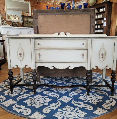 Vintage Furniture - MCM. Vintage and Antique Furniture of all different varieties available! Vintage Furniture - MCM. Vintage and Antique Furniture of all different varieties available!