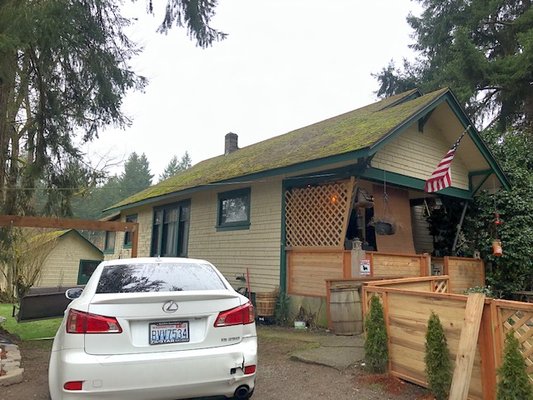 Roof Replacement in Sammamish - This was a roof replacement in the Sammamish area. They had 2 layers of roofing on the home and we did a tear off and installed an Owens Corning roofing system in the color Teak.