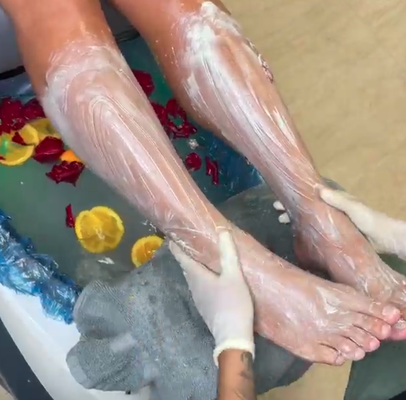 Orange & Rose Massage - Our relaxing orange and rose massage. Call now for your appointment! Orange & Rose Massage - Our relaxing orange and rose massage. Call now for your appointment!