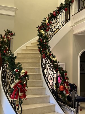 Seasonal Decorating Services - Fall, spring and Christmas decorations. We me the seasons come alive in your home with our decor services