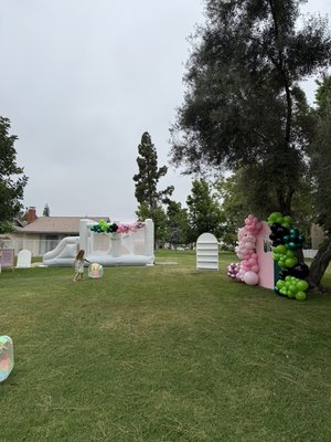 Obstacle Course - This is our largest bounce house 20ft long x 10ft wide Obstacle Course - This is our largest bounce house 20ft long x 10ft wide