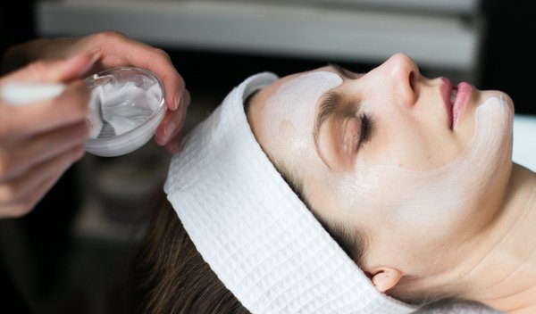 Parlor Privé - At Parlor Privé we focus on healing and restoring balance through the use of luxurious organic skincare products that are in harmony with nature. Each treatment experience is tailored to meet each client's specific needs and administered with delicate precision. Parlor Privé - At Parlor Privé we focus on healing and restoring balance through the use of luxurious organic skincare products that are in harmony with nature. Each treatment experience is tailored to meet each client's specific needs and administered with delicate precision.