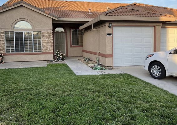 Exterior transformation - With Flores Precision Painting LLC, we paint with passion!🤌🏼 From start to finish, our goal is your complete satisfaction!👨‍🎨 Before and after of this exterior transformation!🎨🏠