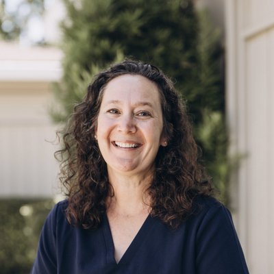 Meet our team! - At Lokahi, we value experience and compassion above all else. We work together in teams to ensure that our patients receive next level acupuncture care. Because of our collaborative approach, we are able to offer appointments 7 days a week, ensuring that our patients receive continuity of care and flexibility of scheduling.