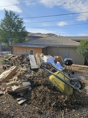 Quick yard debris clean-up - Simple yard debris removal and clean-up. It made such a difference for this homeowner! Quick yard debris clean-up - Simple yard debris removal and clean-up. It made such a difference for this homeowner!