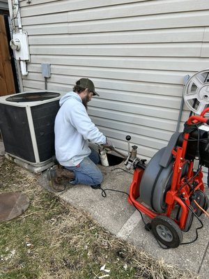 Catch basin drain cleaning - Drain cleaning from cat place in to clear roots