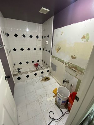 Monica’s bathroom 1st flooring remodeling - This was a full house remodeling in the city of Whittier CA.  With our beautiful and cool client Monica, she decided to remodel her entire home, flooring, remodeling, kitchen remodeling, bathroom’s remodeling.   And we feel blessed and fortunate that she decide we were the right fit for this beautiful project!!