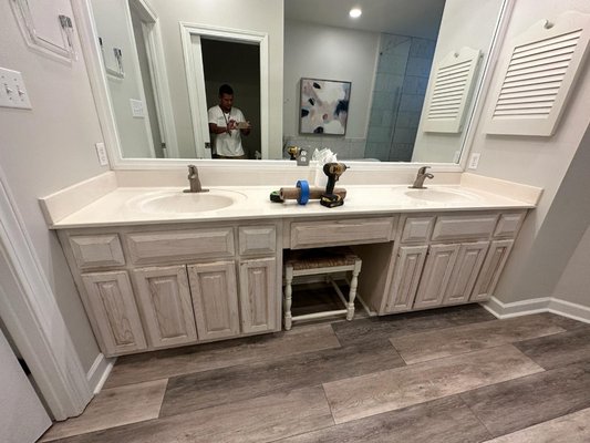 Bathroom cabinets - Good quality of paint can change the whole atmosphere Bathroom cabinets - Good quality of paint can change the whole atmosphere