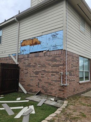 Siding Repair - July 2024 - 🏠 Siding Repair After Hurricane Beryl 🌪️

After Hurricane Beryl swept through, this homeowner was left with a section of siding torn from the side of their house. Damaged siding not only affects curb appeal but can also leave your home vulnerable to the elements.

Our team at Cowen Construction and Roofing quickly stepped in to restore the exterior. We cleaned up the debris, installed brand-new siding, and painted it to perfectly match the existing color—making the repair completely seamless. You’d never know a storm had left its mark.

✅ Fast, reliable service
✅ Expert craftsmanship
✅ Flawless color matching

When storms hit, you need a contractor you can trust to restore your home with precision and care. Whether it’s siding, roofing, or full-scale renovations, we’re here to deliver top-quality results that stand the test of time.

📞 Contact us today for expert repairs that leave your home looking better than ever!