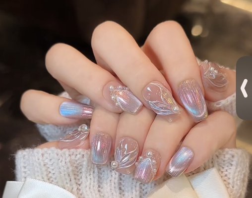 Premade nails and Customized nails - Before placing an order, guests must call and pay a deposit to reserve a style. Phone: 6266536698, WeChat: joanna6698
Quick manicure: "Premade nails" "Customized nails" quick manicure explanation↓↓↓Premade nails:
1. Choose a pre-made manicure style,
2. Repair hands and remove dead skin.
3. Trim the pre-made nails and attach them to the original nails (this process is the same as attaching the whole piece)
4. Work on the details and seal the edges.
It can last for about a month, at which time it will be removed.
Custom manicure: Customize the manicure style you want
1. Trim your hands, remove dead skin, and choose a nail patch that suits your nails. (Customers can already leave the store at this time)
2. Make customized nail art styles (3-7 days)
3. Make an appointment for a custom manicure.
(This process is the same as applying a full patch)
4. Process the details, fill in glue and lights.
It can last for about a month, at which time it will be removed.
Customized nails and pre-made nails can meet the customer's manicure style while greatly saving operation time. Not counting the lead time such as armor removal cuticle remove, it only takes 10 minutes to complete, saving your butt from 2-3 hours of torture. Premade nails and Customized nails - Before placing an order, guests must call and pay a deposit to reserve a style. Phone: 6266536698, WeChat: joanna6698
Quick manicure: "Premade nails" "Customized nails" quick manicure explanation↓↓↓Premade nails:
1. Choose a pre-made manicure style,
2. Repair hands and remove dead skin.
3. Trim the pre-made nails and attach them to the original nails (this process is the same as attaching the whole piece)
4. Work on the details and seal the edges.
It can last for about a month, at which time it will be removed.
Custom manicure: Customize the manicure style you want
1. Trim your hands, remove dead skin, and choose a nail patch that suits your nails. (Customers can already leave the store at this time)
2. Make customized nail art styles (3-7 days)
3. Make an appointment for a custom manicure.
(This process is the same as applying a full patch)
4. Process the details, fill in glue and lights.
It can last for about a month, at which time it will be removed.
Customized nails and pre-made nails can meet the customer's manicure style while greatly saving operation time. Not counting the lead time such as armor removal cuticle remove, it only takes 10 minutes to complete, saving your butt from 2-3 hours of torture.