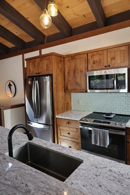 Same-Day Airbnb Turnover – Tahoe Vista - Complete Airbnb turnover completed to guest-ready standard.
All surfaces sanitized, linens reset, and property prepared for same-day check-in.
Reliable, consistent, and detail-focused cleaning for short-term rentals in North Lake Tahoe.
