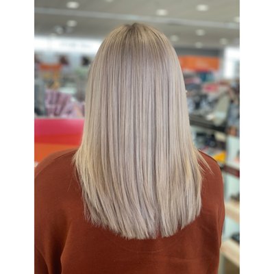 Blinding - Blonding doesn't always have to be bright and cool ! It could be subtle or ad dramatic as you want !