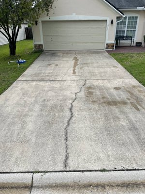 Driveway and paver clean - Before and after on a driveway and paver clean