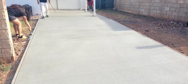 Concrete driveway - Replaces asphalt drive way to concrete driveway Concrete driveway - Replaces asphalt drive way to concrete driveway