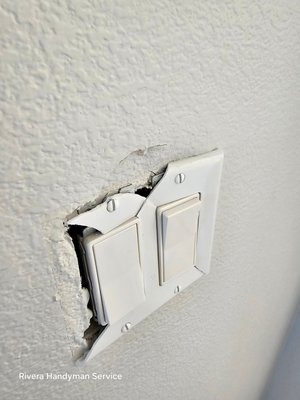 Drywall repair and light switch cover 👍 - The drywall was damaged, and the light switch cover was cracked, so we repaired the drywall and changed the light switch cover. Drywall repair and light switch cover 👍 - The drywall was damaged, and the light switch cover was cracked, so we repaired the drywall and changed the light switch cover.