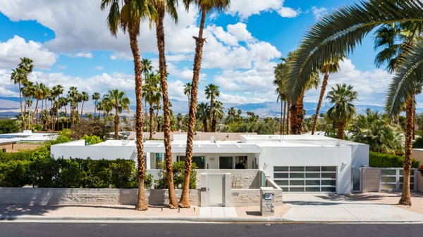 Palm Springs Luxury Listing - This remodeled home was luxury from the architecture to the staging. Very beautiful project to photograph! Palm Springs Luxury Listing - This remodeled home was luxury from the architecture to the staging. Very beautiful project to photograph!
