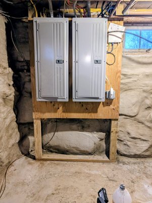 400a service upgrade - This customer was doing a whole house renovation with fully updated electrical wires and equipment. They were also addying EV charger, mini splits, and other electrical equipment. So we upgraded the service from 200a to 400a.