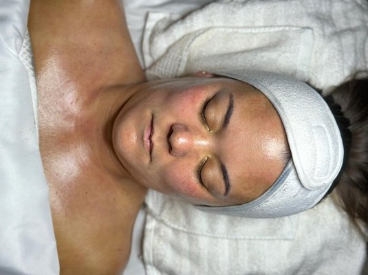 Custom 80-90 minute Facial - Custom Facials are a customized skin treatment including the full facial service on face, neck, and décolleté. Also includes an extended massage in contrast to other menu facial options. Custom 80-90 minute Facial - Custom Facials are a customized skin treatment including the full facial service on face, neck, and décolleté. Also includes an extended massage in contrast to other menu facial options.