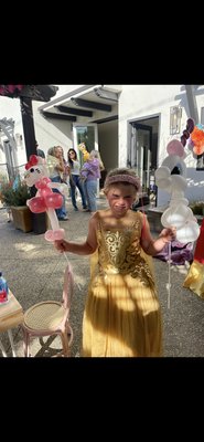 Balloon Twisting - Balloon Twisting