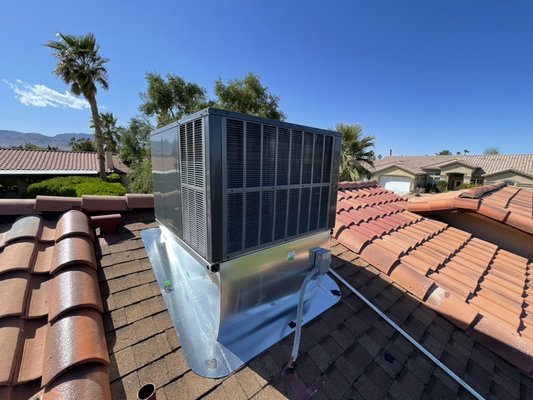 ❄️AC Replacement - This is a residential rooftop heat pump(heating and cooling) system. Same day service available. Contact the professionals at Blue Collar HVAC for all your cooling needs. ❄️AC Replacement - This is a residential rooftop heat pump(heating and cooling) system. Same day service available. Contact the professionals at Blue Collar HVAC for all your cooling needs.