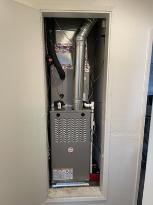 3 ton heating and AC replacment - We recently installed a new Carrier/Payne furnace, condenser, coil and ducts for a rental home in Fullerton, Ca.  The old system was oversized, noisy, expensive to run, uneven air flow to different rooms in the house and overall not performing how it should.

We installed a properly sized Carrier/Payne 3 ton heating and AC system.  We also replaced the ducts to new flex type R-8. Now the system is cooling and heating better than ever.  They will save on their electricity bill with the new high efficiency 14.3+SEER2 AC.