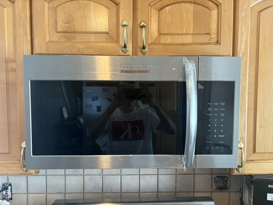 Microwave replacement! - Client needed her microwave to be replaced with same model type! Microwave replacement! - Client needed her microwave to be replaced with same model type!