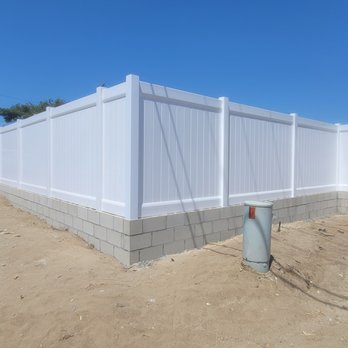 Vinyl Fencing - We love working with Vinyl! Vinyl Fencing - We love working with Vinyl!