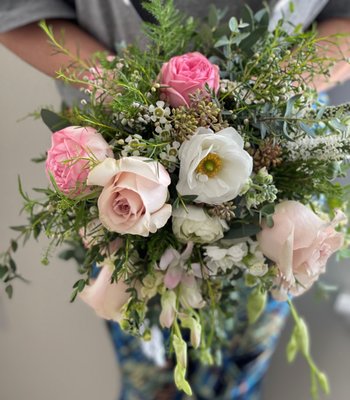 Wedding Floral arrangements - We help you select the perfect designs for your big day . Our Staff , is experienced in crafting creative floral arrangements for her clients. From consulting to even design, these florists will be with you every step of the way, providing the perfect flowers for your event.