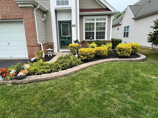 Landscape - This project involved catering to a client's preference for a natural aesthetic. The client expressed a desire to avoid the harsh appearance typically produced by mechanical bush trimming. To achieve the desired look, we utilized hand cutters and landscaping scissors to create a more organic and refined landscape. Landscape - This project involved catering to a client's preference for a natural aesthetic. The client expressed a desire to avoid the harsh appearance typically produced by mechanical bush trimming. To achieve the desired look, we utilized hand cutters and landscaping scissors to create a more organic and refined landscape.