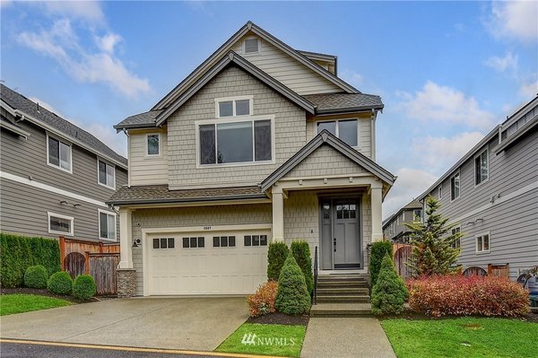 Outstanding Redmond home - Just a fantastic floor plan with outstanding features to highlight -- the staging drew in a significantly higher-than-asking price!
