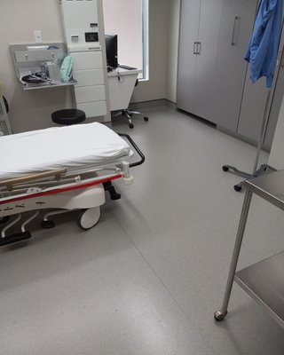Medical office in Brooklyn - Regular cleaning of a Medical office in Brooklyn.

You can schedule a cleaning for your office as late as 6pm. And you can schedule it on our website cleaning-master.com without contacting our sales team.