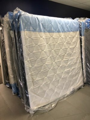 Wholesale Mattresses! - Why pay retail on brand new mattresses? Boxdrop Wilmington sells brand new, direct from the factory mattresses at 50 to 80% off retail! Plush. Pillowtop, Memory Foam, Firm models available, plus adjustable bases, bed frames and platform frames... plus much more! Wholesale Mattresses! - Why pay retail on brand new mattresses? Boxdrop Wilmington sells brand new, direct from the factory mattresses at 50 to 80% off retail! Plush. Pillowtop, Memory Foam, Firm models available, plus adjustable bases, bed frames and platform frames... plus much more!