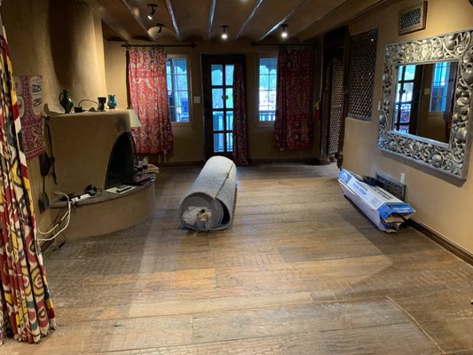 Wool Carpet Installation - Recent project: wool carpet installation at one of Santa Fe's most exclusive hotels. Our team worked carefully around antique furniture and décor throughout the space to protect every piece while installing a clean, professional wool carpet finish. Free consultations available — give us a call or visit our website.
📞 (505) 780-8472 | 🌐 thecarpetmancompany.com Wool Carpet Installation - Recent project: wool carpet installation at one of Santa Fe's most exclusive hotels. Our team worked carefully around antique furniture and décor throughout the space to protect every piece while installing a clean, professional wool carpet finish. Free consultations available — give us a call or visit our website.
📞 (505) 780-8472 | 🌐 thecarpetmancompany.com